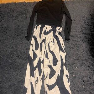 NWOT women’s 2 piece outfit size small